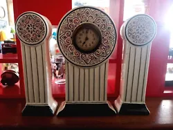 Adorable Horloge De Cheminée, Art Déco 1920/30 ELVIRA, CÉRAMIQUE. Hauteur 24 cm. Lhorloge ne fonctionne pas. Mais...
