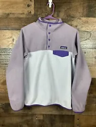 Look stylish and feel comfortable with this Patagonia Synchilla Fleece Snap T for women. Featuring a beautiful purple...