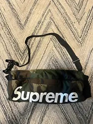Camo supreme handwarmer from the FW18 collection. Never actually got used, but I did take it out of the packaging so...