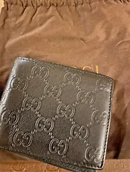 AUTHENTIC and gentle used Gucci wallet.