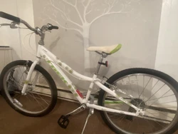 trek mountain bike 200. Shipped with USPS Ground Advantage.