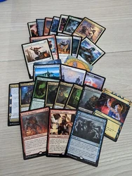 Vend lot de 28 cartes Magic. 2 Illustrations  12 C 1 T 2 L 8 U 3 R