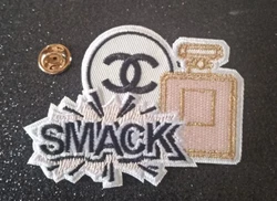Pins ou broche chanel. Objets publicitaires offert au client VIP