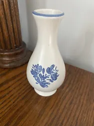 Pfaltzgraff Yorktowne Vase in great condition
