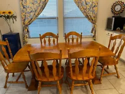 7 pc Oak Dining Set 6 Chairs Table with removable center leaf.