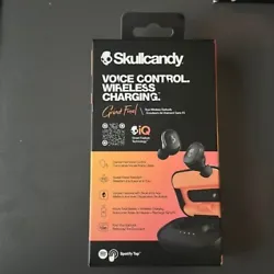 These earbuds from Skullcandy are perfect for people who are always on the go. With Bluetooth wireless technology, you...
