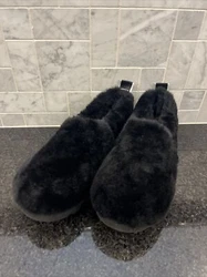 The UGG website attached has information on how to spot a counterfeit item.