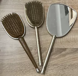Lot 2 brosses Cheveux et miroir ancienne. Ref76159. Vendu en etat. Voir photos . Pas neuf . Occasion