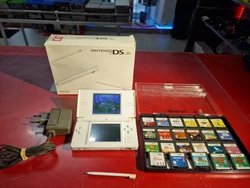 Nintendo DS les deux écran cent neuf Avec film protecteur La fonte console fonctionne très bien mais De temps en...