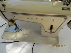 Machine à coudre ancienne SINGER collection no 239 en fonte qui fonctionne. poids 14 KG. 1 aiguille singer presente...