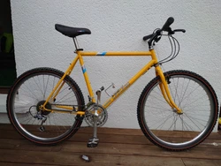 55cm from centre of bottom bracket to the top of the seat tube. It Has the full Shimano Deore Xt group set with Sumo...