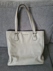 A vendre sac a main MICKAEL KORS.En excellent état. En cuir gris