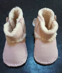 NEW UGG 2019 LEMMY II BABY PINK BOOTIES CRIB TODDLER INFANT AUTHENTIC 1018136I Pre owned. Bottom of booties shows...