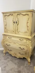 Normal wear inside drawers but other than that in excellent condition. Beautiful wood carved detail, dovetail drawers,...