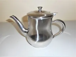 32 oz. Stainless steel teapot.