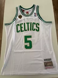Kevin Garnett #5 White Boston Celtics Mens Jersey. Tags are on it.