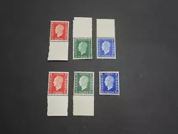 On retrouve la serie de 6 timbres neuf sans charnieres de 1942 