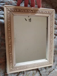 Etat correct dans son jus avec des traces dâge et dusage.accrocs cadre sur le placage en laque ou bakelite ?. Traces...
