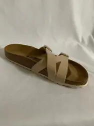 Birkenstock Mint pre-owned condition 100% patent leather Made in Germany Wonderfully neutral tan patent leather comfort...