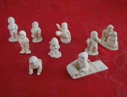 No original box. snow man is separate from base and counts as two pieces.