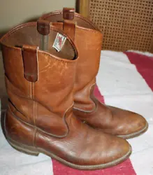 THEY ARE BROWN IN COLOR AND ARE IN GREAT USED CONDITION. ALL LEATHER UPPERS.
