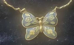 BEAUTIFUL BUTTERFLY  NECKLACE  GOLD CHAIN 15 INCH REAL NICE  SHIPPING FREE