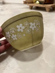 Pyrex Milk Glass Green Spring Blossom 407 Bowl Vintage. Condition is Used. Shipped with USPS Priority Mail.