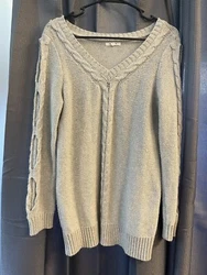maurices sweater small. Eye lit sleeves. A few picks (see pictures) No stains