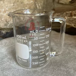 Vintage Pyrex 400mL No. 1000 Glass Measuring Cup / Beaker with Handle NIU.