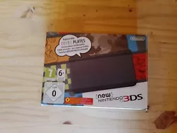 Nintendo NEW 3DS Console - Noire (très bon état) avec boîte et notices. Quelques rayures sur coques extérieur. Voir...