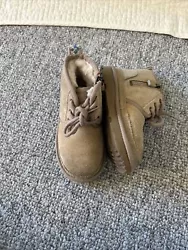 2019 UGG NEUMEL II TODDLER 40: COLLECTION SAND LIMITED EDITION ORIGINAL 9060. 9 months Gently used