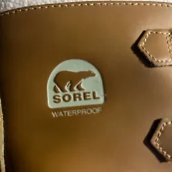 SOREL® Boots / Caribou boot / insulated / Youth Size 7.5. Condition is Pre-owned. Shipped with USPS Priority Mail.