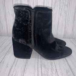 Womens Size 9 Lucky Brand Rubee Black Velvet Floral Booties EUC.