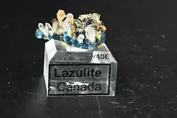 Amas de quartz et de Lazulite provenant du Canada.