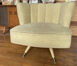Vintage Mid Century Modern Kroehler Swivel Chair. A great vintage Kroehler swivel chair. It has been reupholstered...