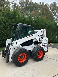 Very clean, in great condition, very well maintained bobcat S650 with 960 hours. Everything works, A/C heater, lights,...
