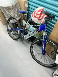 Up for sale an old school dual suspension Trek mountain bike size M-LBeen sitting in storage and I’m sure someone can...