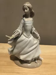 LLADRO Figurine Hand Made In Spain #4828 Cinderellas Lost Slipper 10