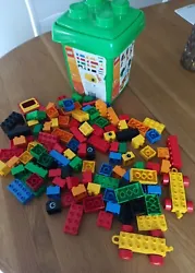 LOT DE PIECES LEGO DUPLO EN VRAC AVEC SON SEAU