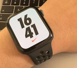 Vends Apple Watch Series 5 44mm Nike,GPS+CELLULAR d’occasion. Elle a des traces d’usures normaleVendu avec boîte...