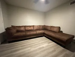 Beautiful brown sectional that was just professionally shampooed. There are no rips or stains and is pet and smoke...