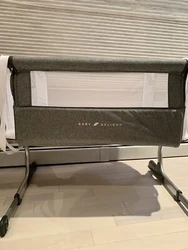 Very gently used, with no signs of use. Very helpful with newborn!
