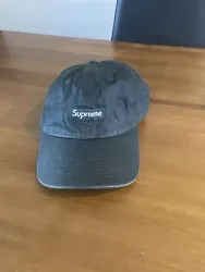 supreme black hat. Condition is Pre-owned. Shipped with USPS Ground Advantage.