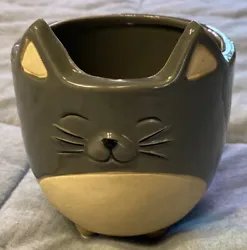 You are viewing a used Abbott Gray Cat Ceramic Planter Pot. I received this as a gift. In very good condition.