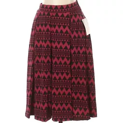 Lularoe Madison skirt. Pleated a line style. Elastic waist band. Stretchy polyester blend.