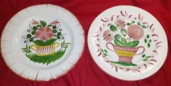 Assiettes aux bouquets fleuris. Dim/22,5 cm de diamètre.
