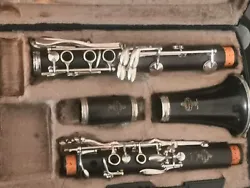 Clarinet Buffet Crampon BC 20 Golden Era 1965 Good State. Clarinet play very well, pads are good The wood is in good...