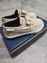 Nautica Youth Size 10 Boat Shoes KA5683 Canvas H&L Deck Newcore Boathouse. Great condition. Worked once.