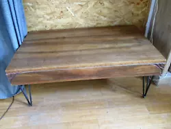 Grande table basse bois massif pieds épingle métal 50s. esprit brocante récupération, la table a été réalisée...