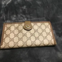 Authentic Vintage 80s 90s Gucci made in Italy monogram designer wallet. Some wear on the outside edges and folds. Kiss...